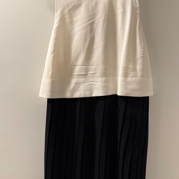 Banana Republic Pleated Midi Dress - Picture 3 of 8